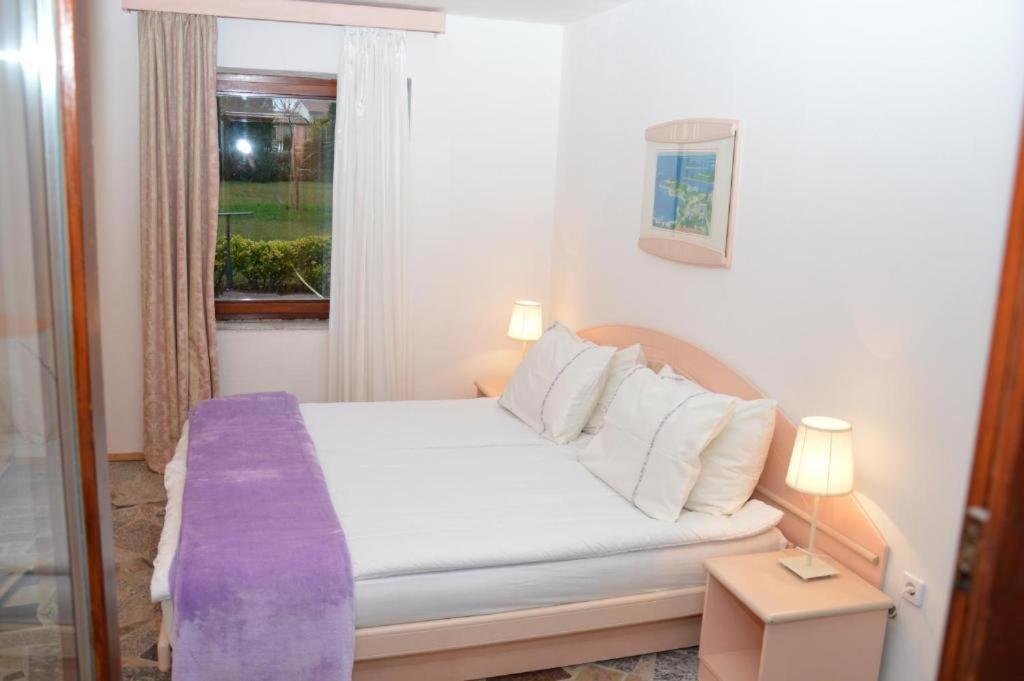 Nova Vas  Apartments Athena מראה חיצוני תמונה