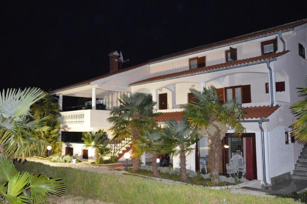 Nova Vas  Apartments Athena מראה חיצוני תמונה